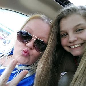 Meet your Posher, Carrie